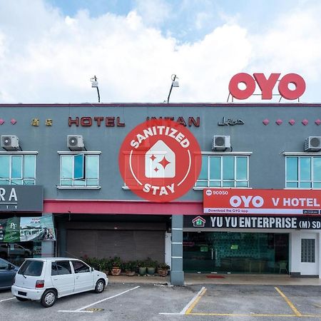 Oyo 90050 V Hotel Teluk Intan Esterno foto