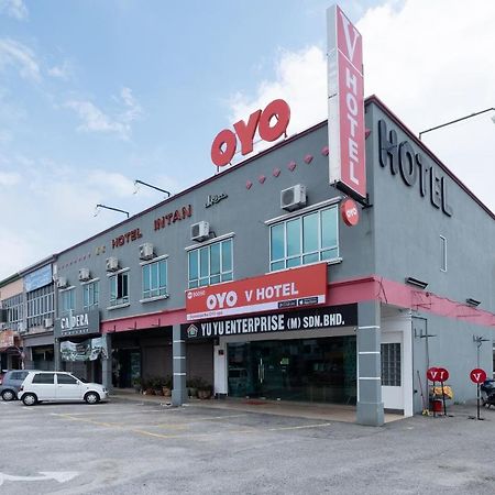 Oyo 90050 V Hotel Teluk Intan Esterno foto