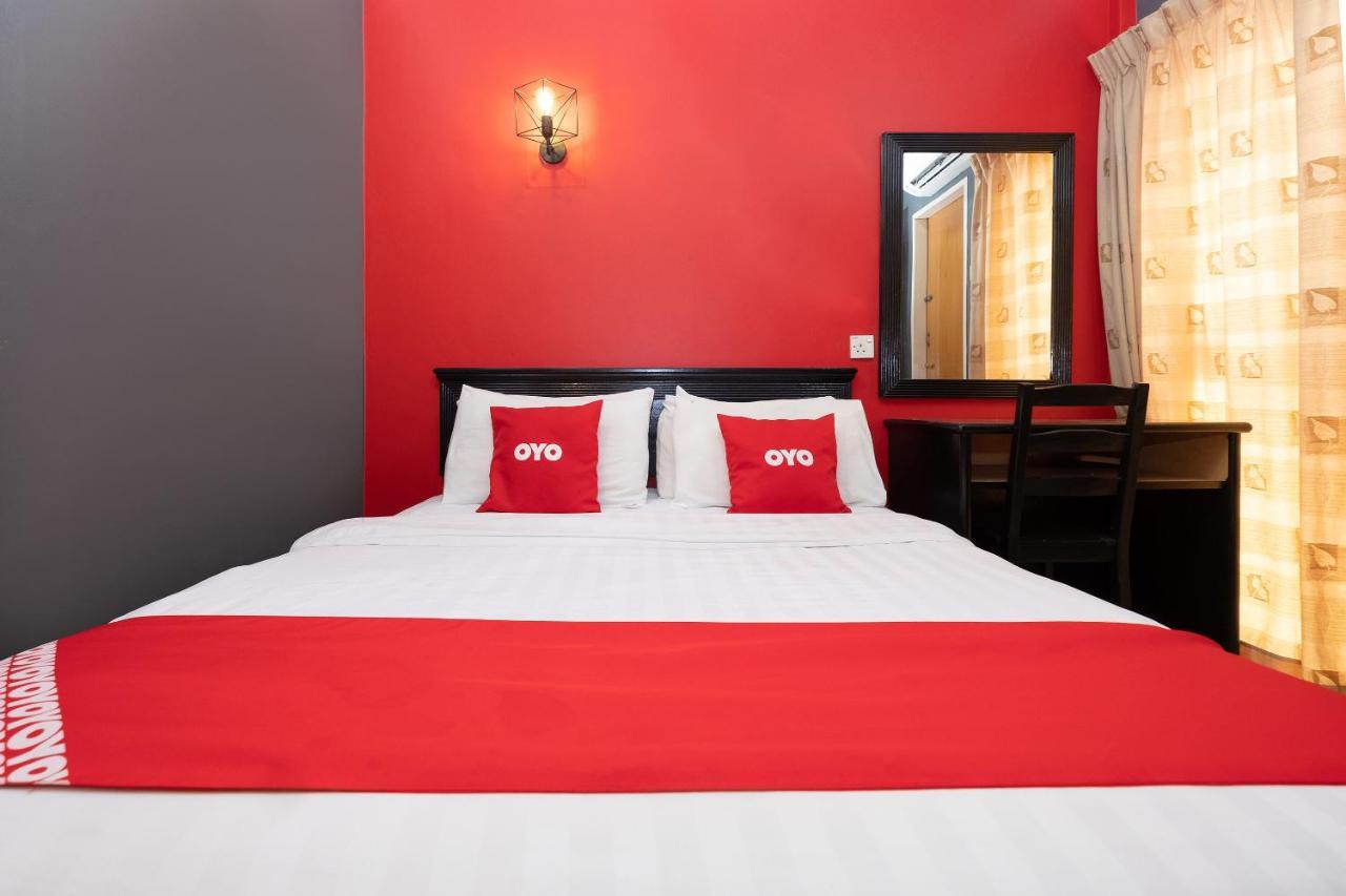 Oyo 90050 V Hotel Teluk Intan Esterno foto