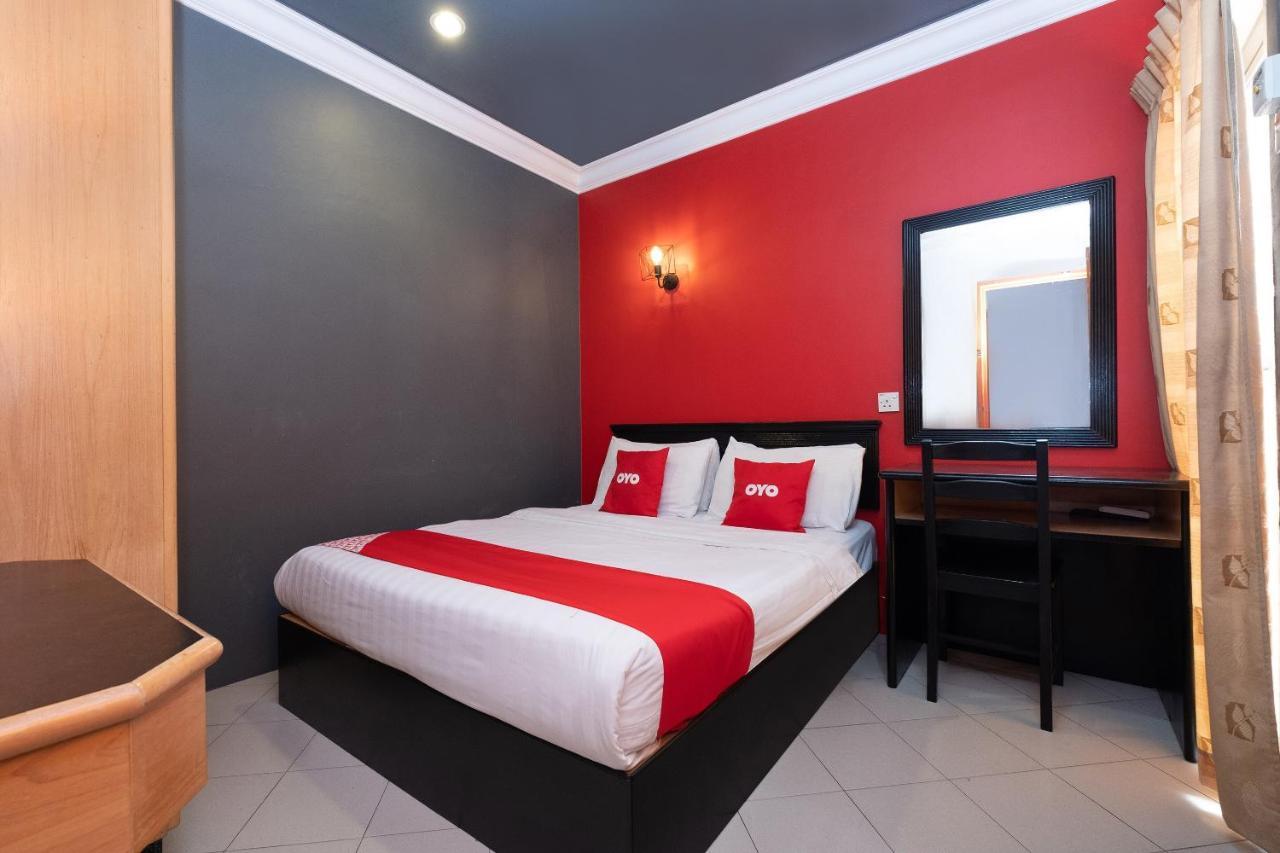Oyo 90050 V Hotel Teluk Intan Esterno foto