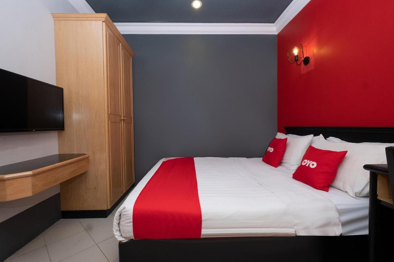 Oyo 90050 V Hotel Teluk Intan Esterno foto