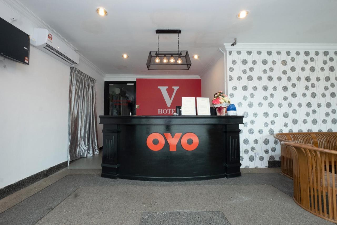Oyo 90050 V Hotel Teluk Intan Esterno foto