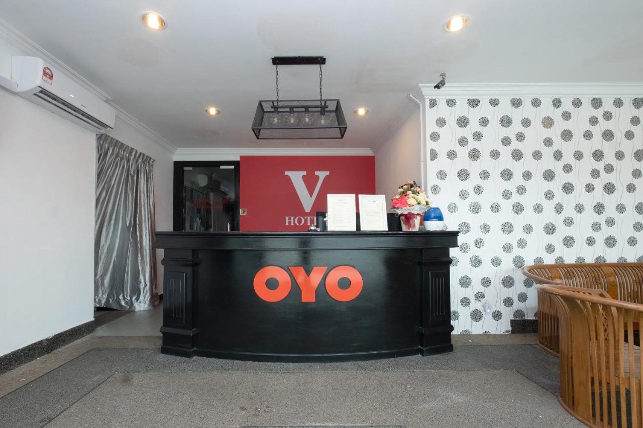 Oyo 90050 V Hotel Teluk Intan Esterno foto