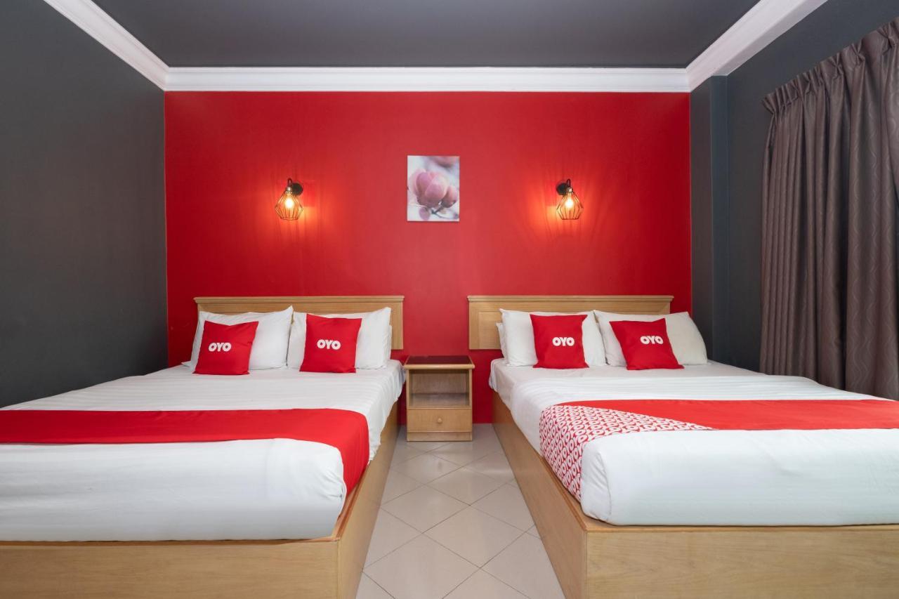 Oyo 90050 V Hotel Teluk Intan Esterno foto