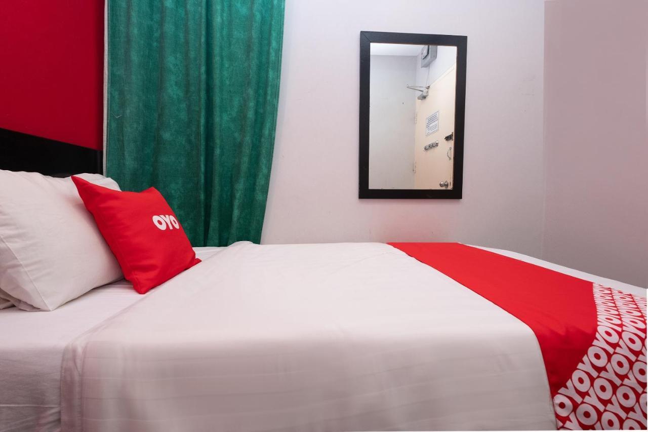 Oyo 90050 V Hotel Teluk Intan Esterno foto