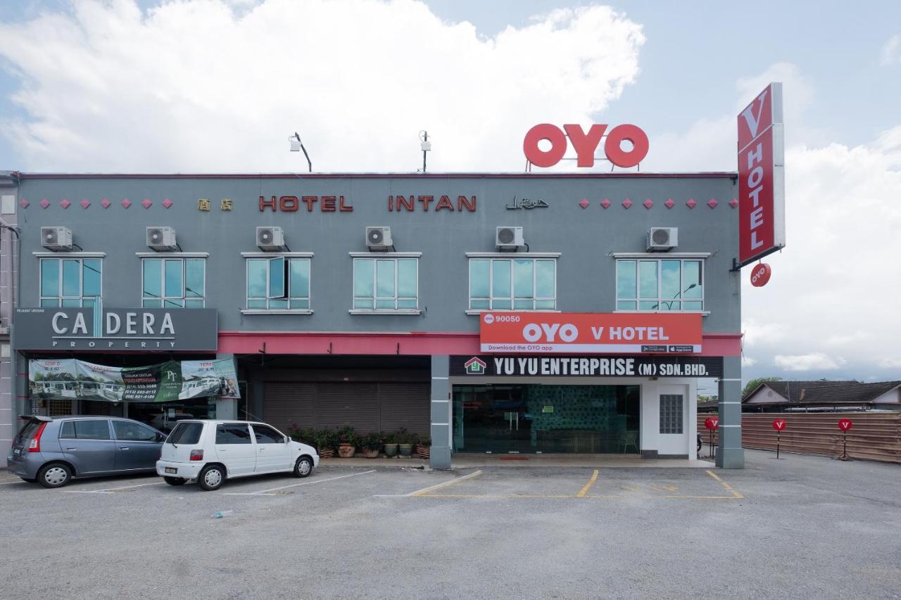Oyo 90050 V Hotel Teluk Intan Esterno foto