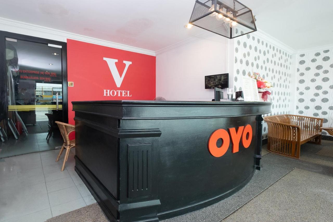 Oyo 90050 V Hotel Teluk Intan Esterno foto