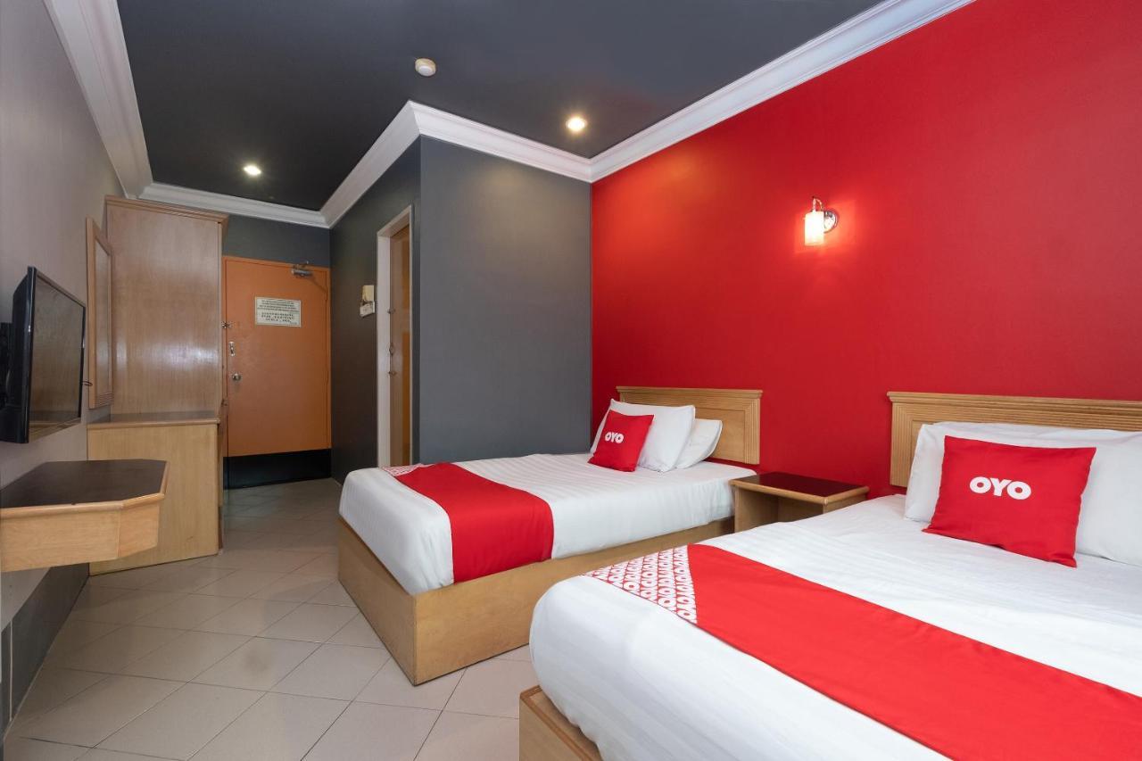 Oyo 90050 V Hotel Teluk Intan Esterno foto