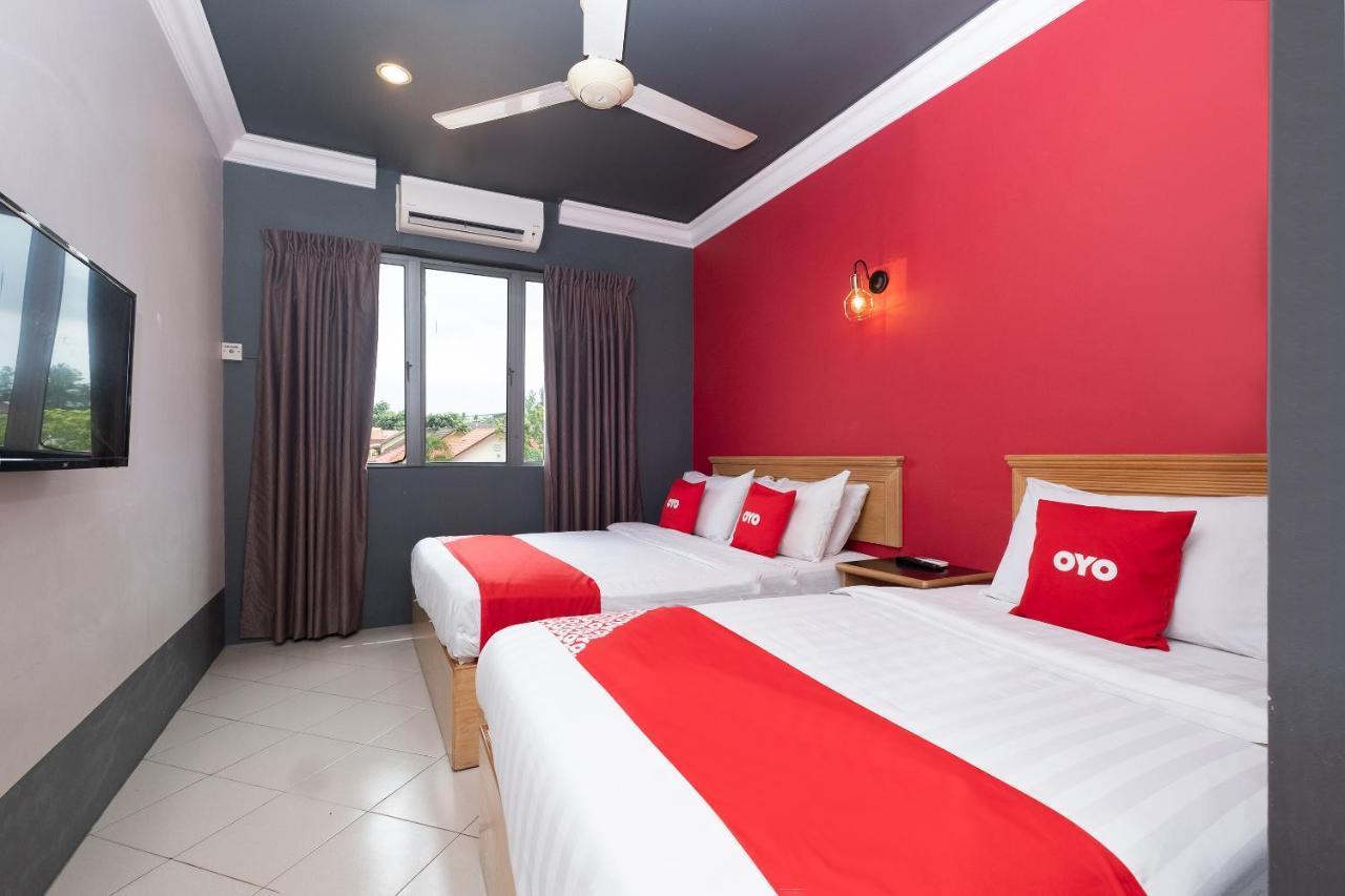 Oyo 90050 V Hotel Teluk Intan Esterno foto