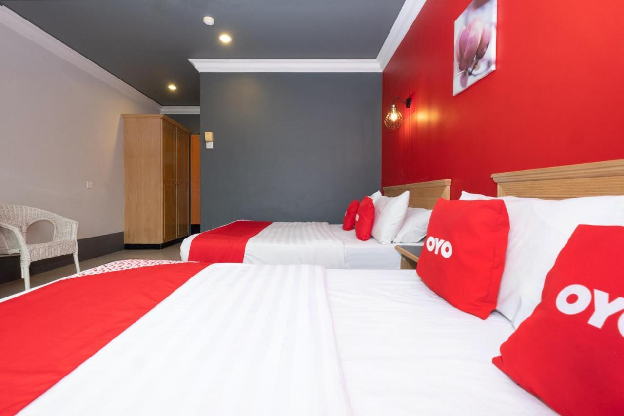 Oyo 90050 V Hotel Teluk Intan Esterno foto