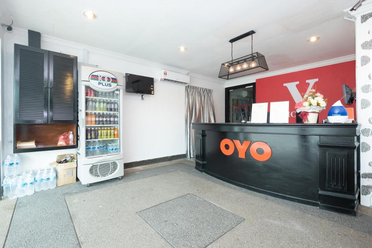 Oyo 90050 V Hotel Teluk Intan Esterno foto