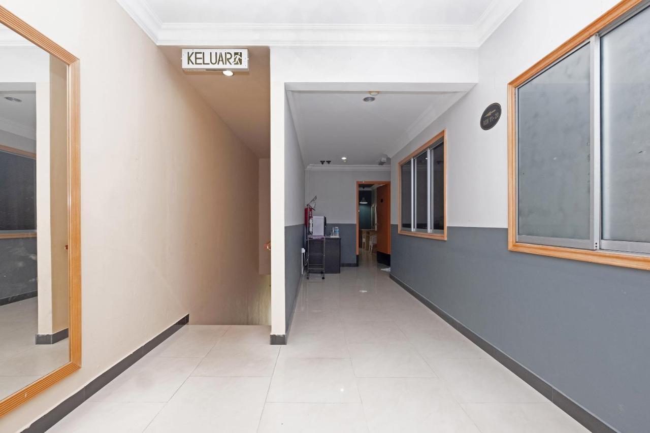 Oyo 90050 V Hotel Teluk Intan Esterno foto