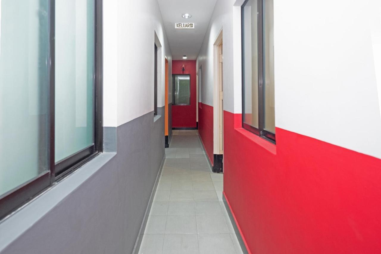 Oyo 90050 V Hotel Teluk Intan Esterno foto