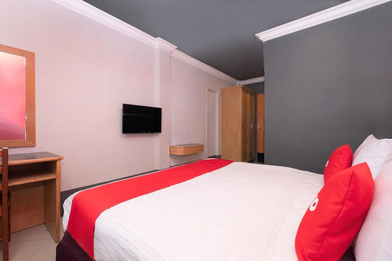 Oyo 90050 V Hotel Teluk Intan Esterno foto